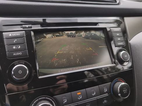 Used 2019 Nissan Rogue Sport S image 18