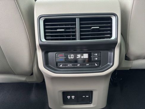 New 2026 Volkswagen Atlas SEL Premium R-Line AWD/4WD image 32