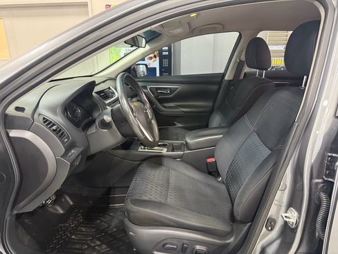 Used 2017 Nissan Altima 2.5 SV FWD image 8