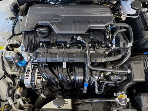 Used 2025 Hyundai Elantra SE FWD image 38