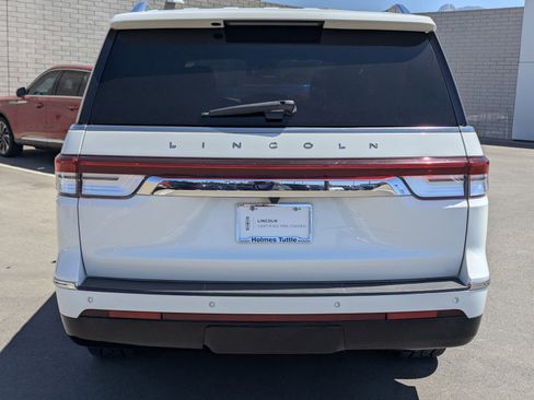 Certified 2024 Lincoln Navigator L Reserve AWD/4WD image 3