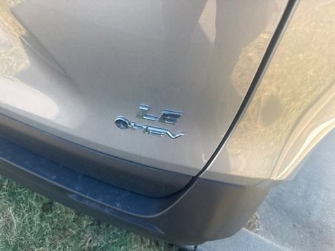 Used 2025 Toyota RAV4 LE AWD/4WD image 4