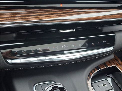 Used 2024 Cadillac Escalade ESV Premium Luxury w/ Performance Package image 16