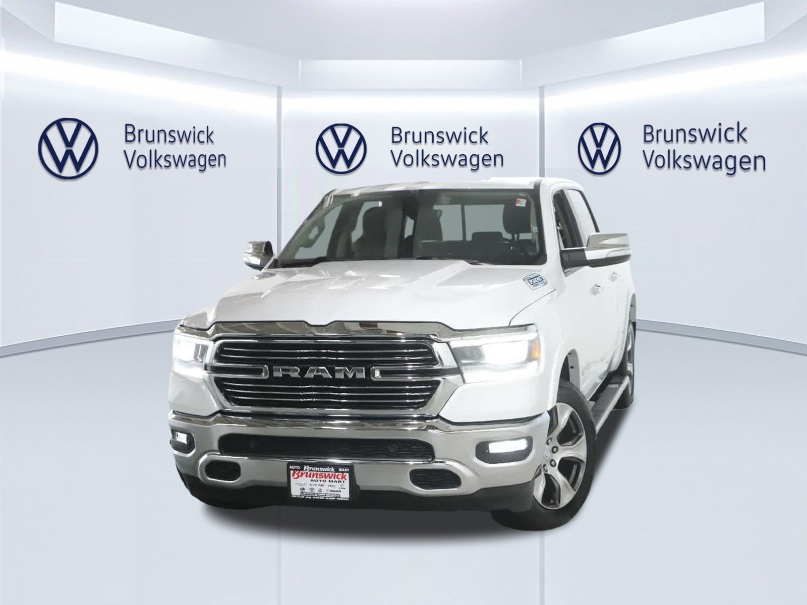 Used 2021 RAM 1500 Laramie AWD/4WD image 3