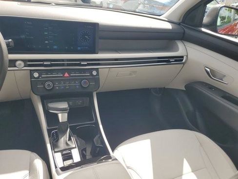 Certified 2025 Hyundai Tucson SE image 16