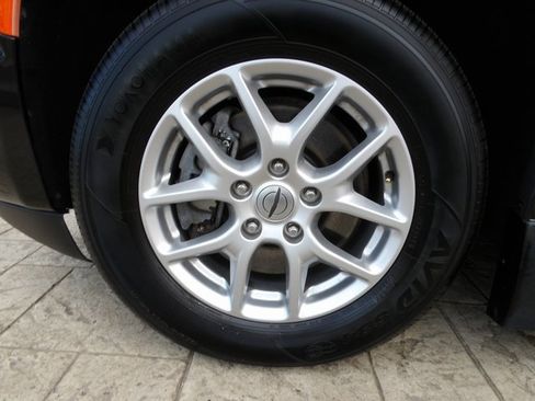 Used 2018 Chrysler Pacifica Limited w/ Tire & Wheel Group image 14