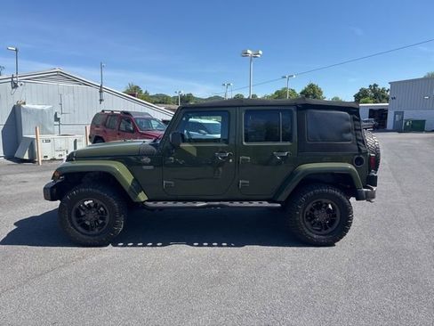 Used 2016 Jeep Wrangler Unlimited Sahara AWD/4WD image 5