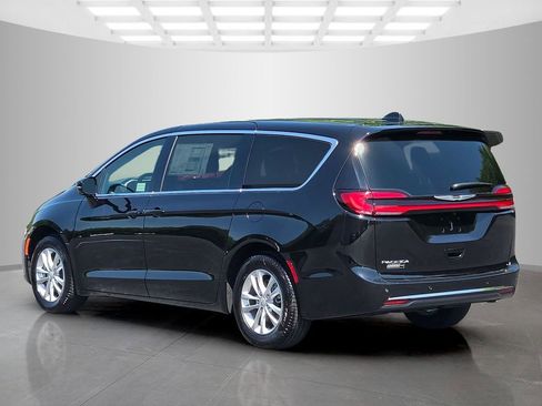 New 2026 Chrysler Pacifica Select image 3