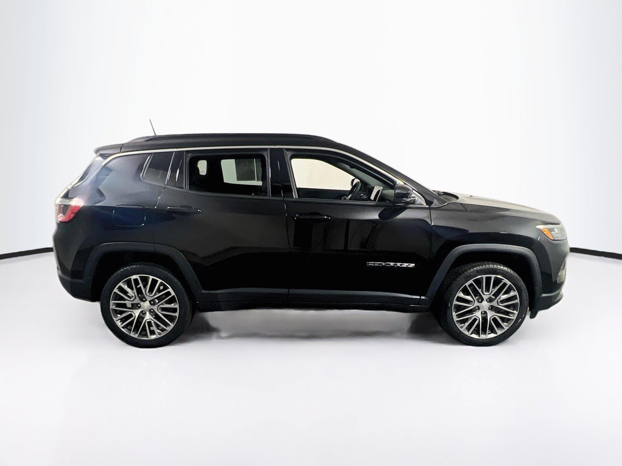 Used 2023 Jeep Compass Limited w/ Elite Group AWD/4WD image 4