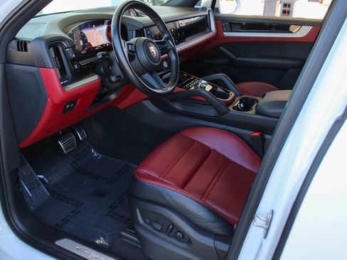 Used 2024 Porsche Cayenne S AWD/4WD image 14