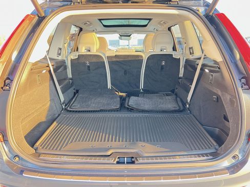 Certified 2024 Volvo XC90 B6 Ultimate w/ Protection Package Premier image 27