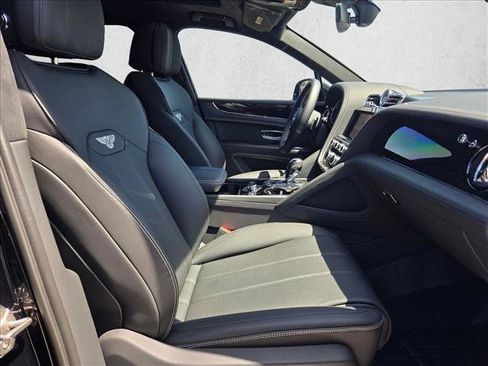 Used 2024 Bentley Bentayga AWD/4WD image 13
