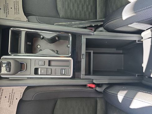 Used 2024 Nissan Pathfinder SV image 31