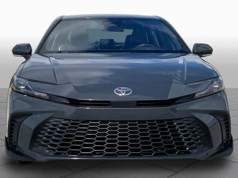 Used 2025 Toyota Camry SE FWD image 4