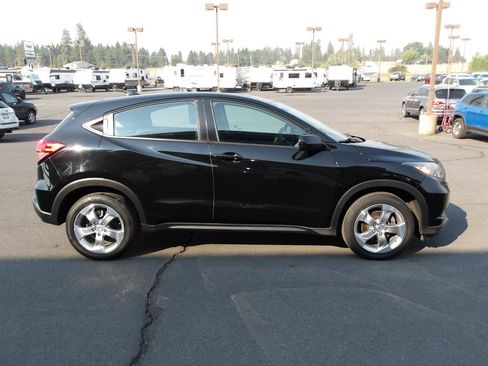 Used 2017 Honda HR-V LX image 6
