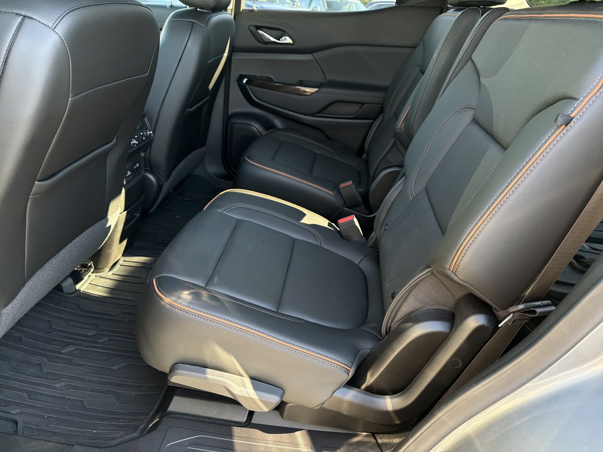 Used 2023 GMC Acadia AT4 w/ Technology Package AWD/4WD image 19