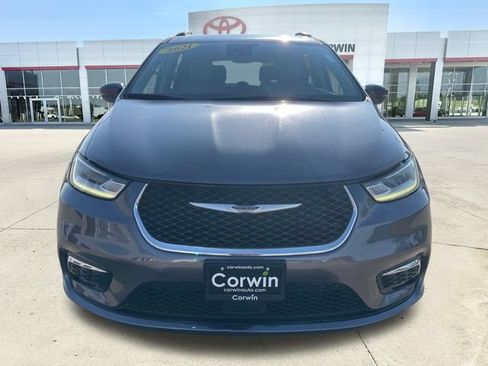 Used 2021 Chrysler Pacifica Touring-L FWD image 8