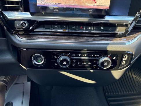 Used 2023 Chevrolet Silverado 1500 LT AWD/4WD image 16