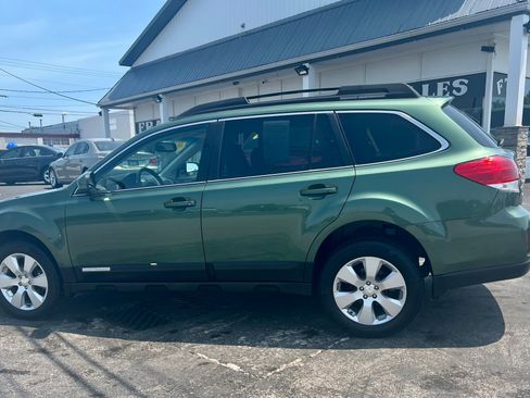 Used 2011 Subaru Outback 2.5i Premium w/ All-Weather Pkg AWD/4WD image 8