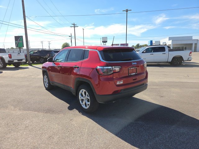 Used 2024 Jeep Compass Sport AWD/4WD image 9
