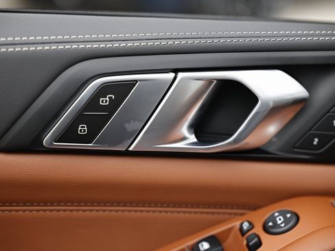 New 2026 BMW X7 xDrive40i w/ M Sport Package image 16