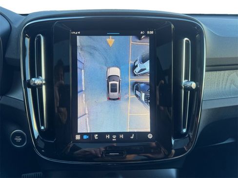 Certified 2025 Volvo XC40 B5 Plus image 16