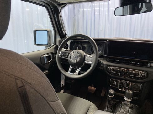 Used 2024 Jeep Wrangler Sahara image 31