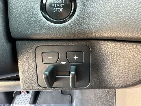 Used 2025 Toyota Tundra Limited image 36