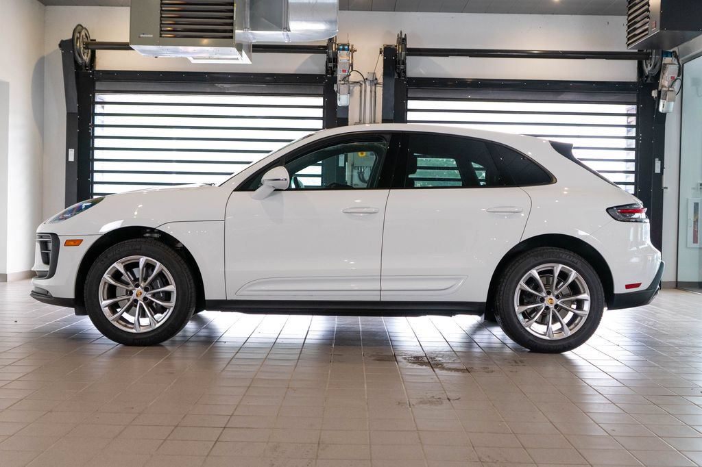 Certified 2026 Porsche Macan AWD/4WD image 2