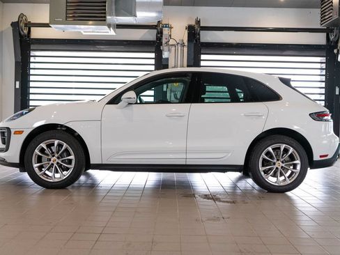 Certified 2026 Porsche Macan AWD/4WD image 2