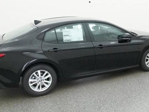 New 2026 Toyota Camry Hybrid FWD image 9