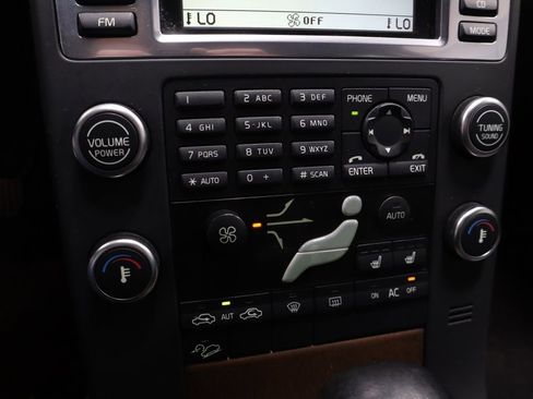 Used 2010 Volvo XC70 3.2 image 33