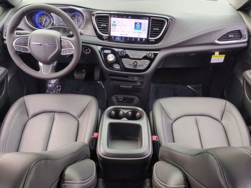 New 2026 Chrysler Pacifica Select FWD image 16