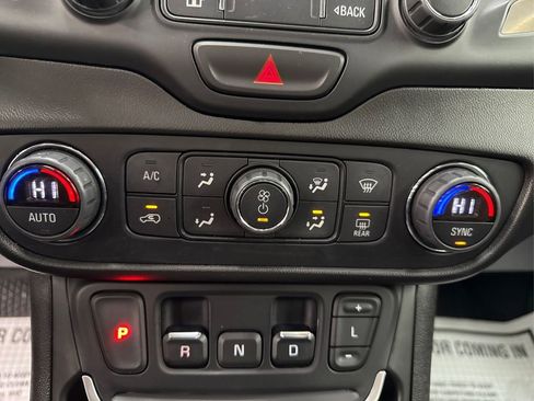 Used 2019 GMC Terrain Denali w/ Advanced Safety Package image 31