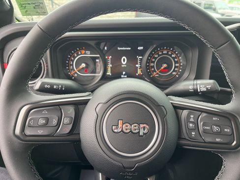 New 2025 Jeep Gladiator Rubicon w/ Convenience Group image 20