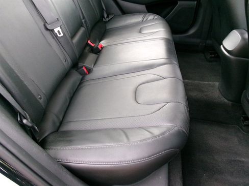 Used 2022 Hyundai Elantra Limited image 35