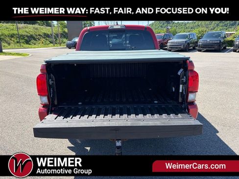 Used 2019 Toyota Tacoma TRD Sport w/ Four Season Floor Mat Package AWD/4WD image 14