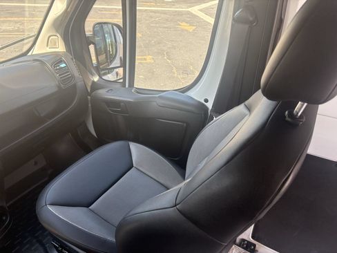 Used 2025 RAM ProMaster 2500 w/ Convenience Group FWD image 18