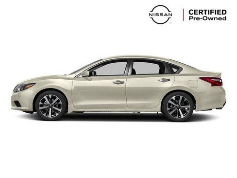 Certified 2017 Nissan Altima 2.5 SR w/ Midnight Edition Package FWD image 1