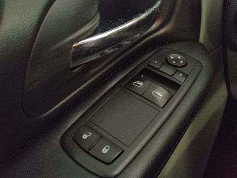 Used 2015 Dodge Grand Caravan American Value Package image 27