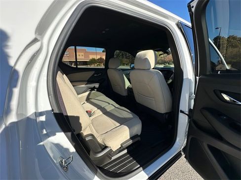 Used 2023 Chevrolet Traverse LS image 17