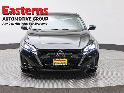 Used 2023 Nissan Altima 2.5 SV FWD image 2