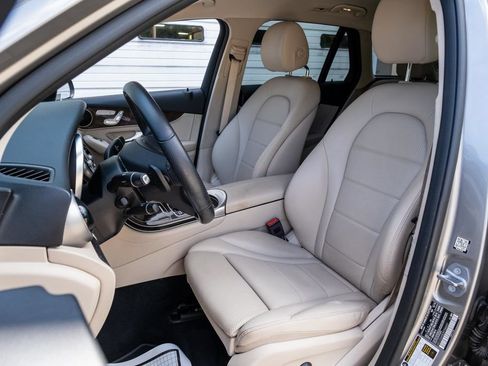 Used 2019 Mercedes-Benz GLC 300 4MATIC image 15