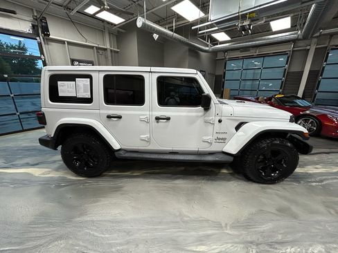 Used 2018 Jeep Wrangler Unlimited Sahara AWD/4WD image 27