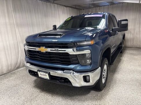 Used 2025 Chevrolet Silverado 2500 LT w/ Safety Package AWD/4WD image 6
