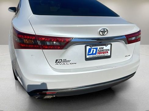 Used 2017 Toyota Avalon XLE Premium image 12