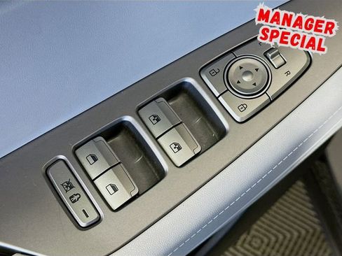 Used 2024 Hyundai Palisade SEL image 19