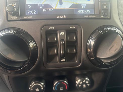Used 2017 Jeep Wrangler Unlimited Sahara image 23