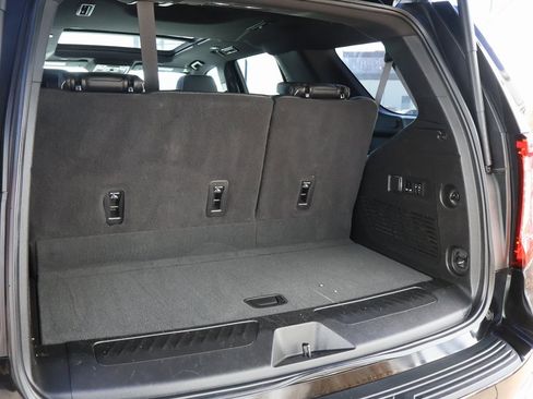 Used 2022 GMC Yukon SLT w/ SLT Premium Package image 17