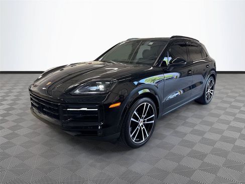 Used 2024 Porsche Cayenne AWD/4WD image 3